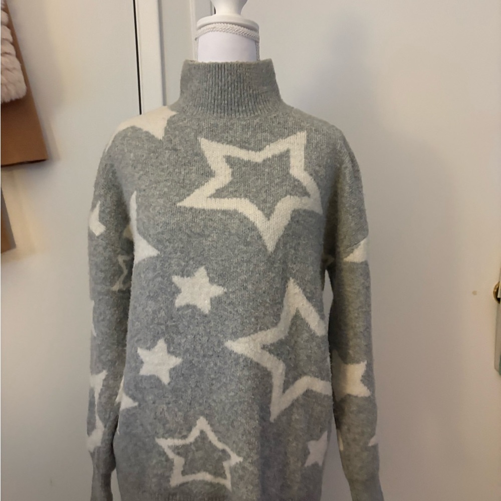 Gray Star Pattern Women's Sweater
